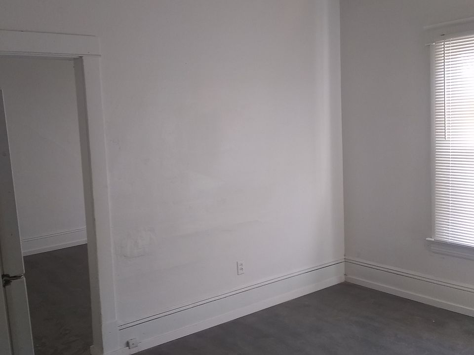 Building Photo 4