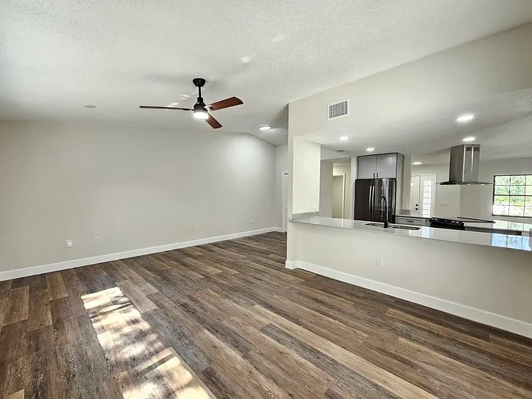 1151 N Commerce Ter — Photo 14