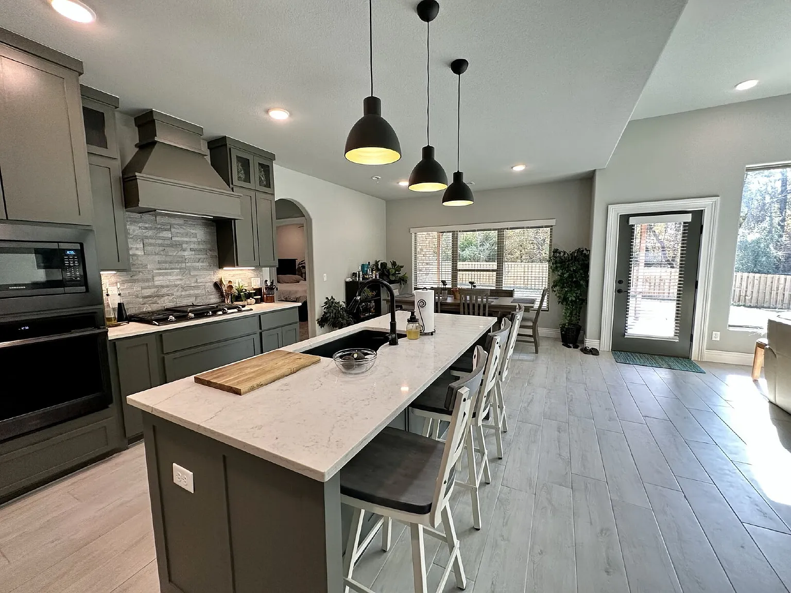 3 bed, 2.5 bath, 2278 sqft, $2,700 — Photo 2
