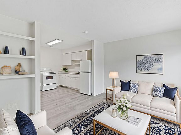 2nd image of 2710 Kings Way Merritt #1-2700