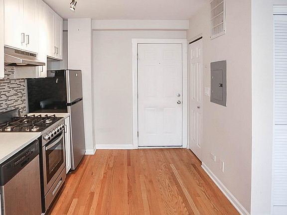 2nd image of 2520 W Leland Ave APT A06