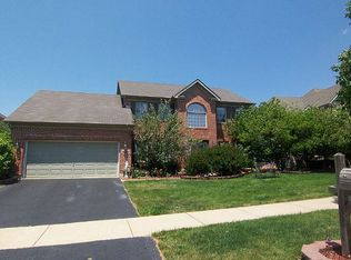 2358 Highwood Ct, Aurora, IL 60503