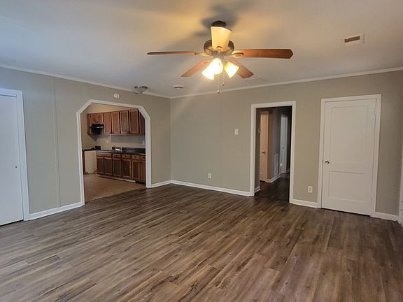 3rd image of 3947 Whitehaven Park Cir