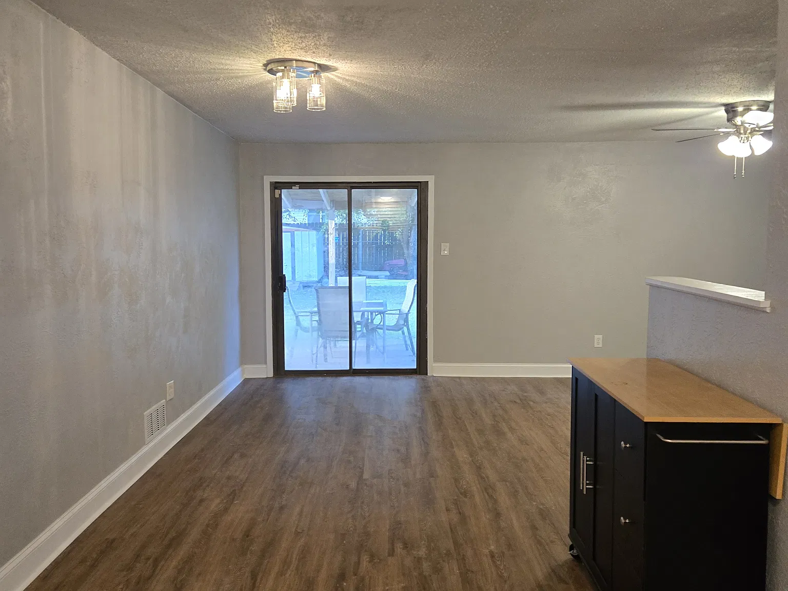 3 bed, 1.5 bath, 1220 sqft, $1,800 — Photo 4