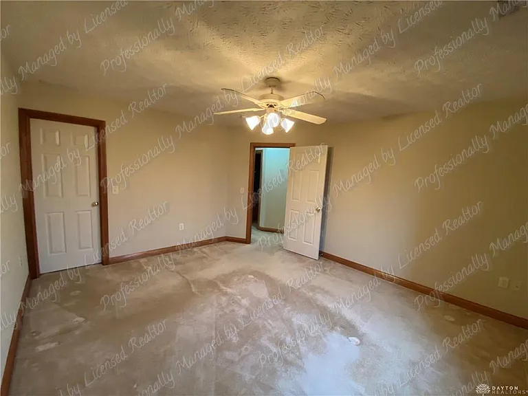 6353 Charlotte Ct — Photo 29
