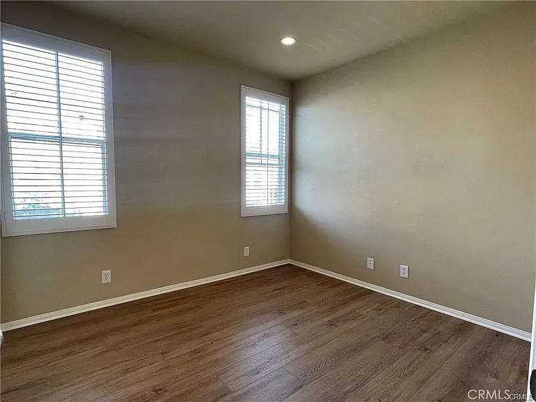 1711 Reggio Aisle — Photo 14