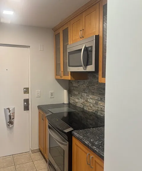 1407 NE 56th St #310 — Photo 4