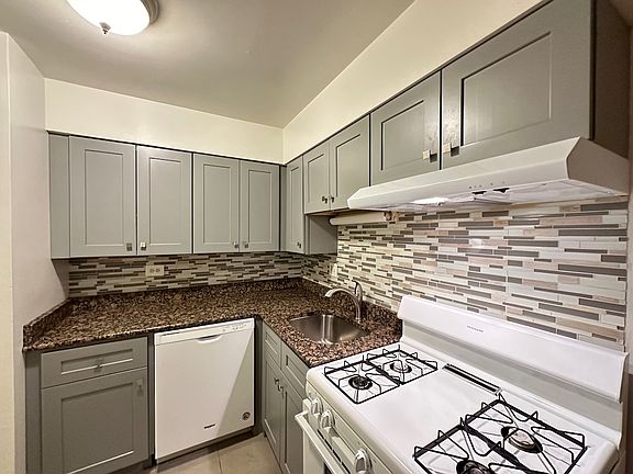 3rd image of 3710 N Pine Grove Ave #814