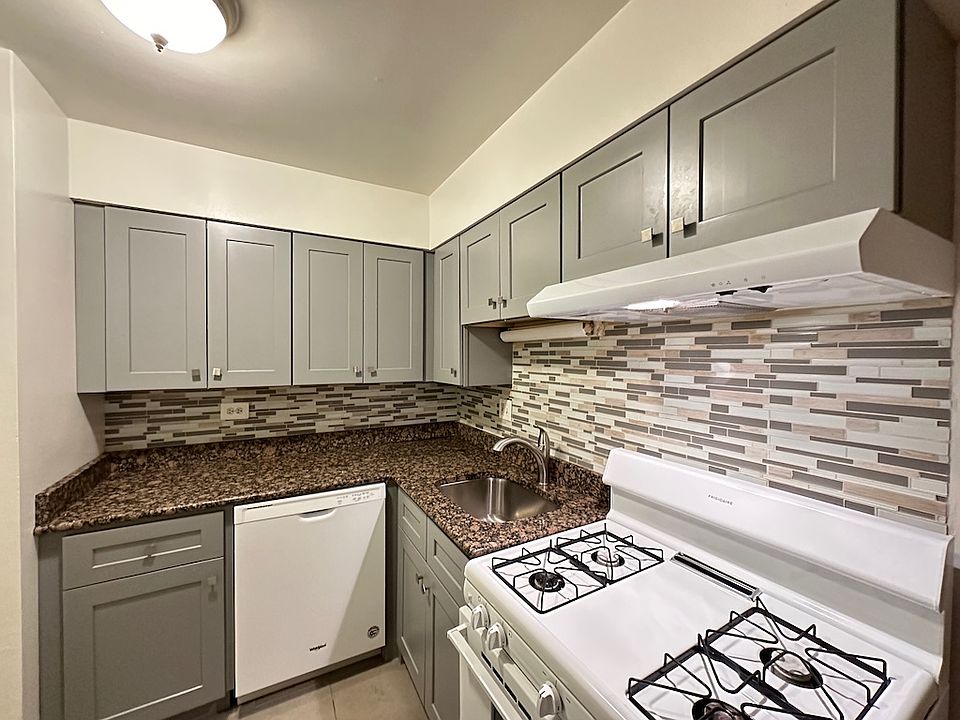 1st image of 3712 N Pine Grove Ave #L07m