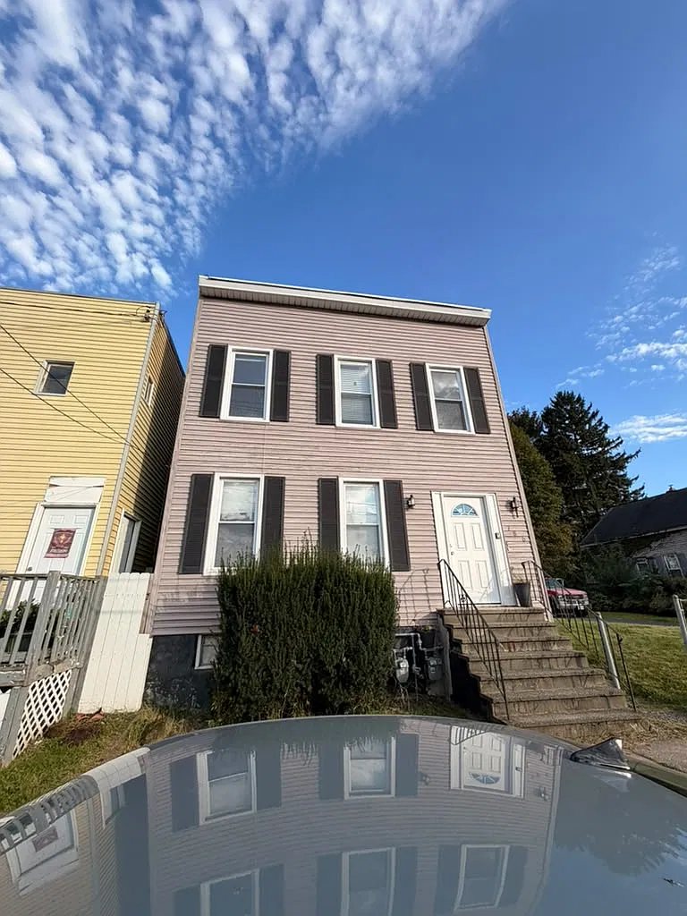 2 bed, 1760 sqft, $1,350 — Photo 1