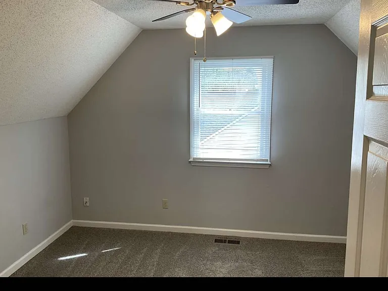 1625 Cranberry Hill Ln — Photo 2