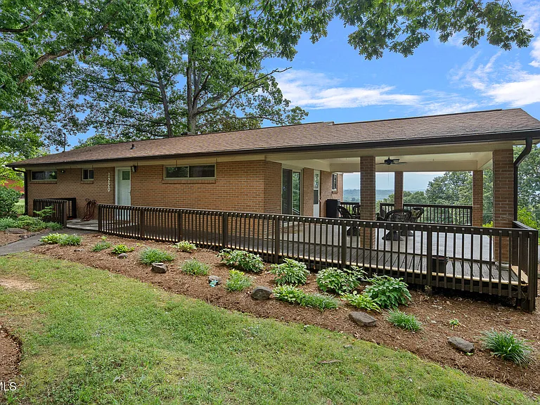 1220 Romans Dr — Photo 1