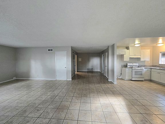 3rd image of 1134 W Stoneridge Ct APT A