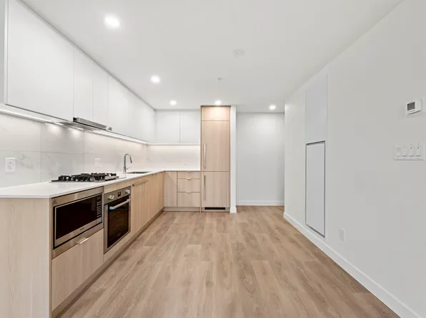 308 Alderson Ave #910, Coquitlam, BC V3K 1W2