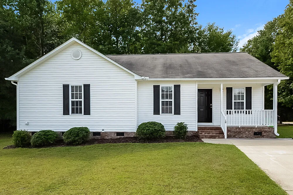 3 bed, 2.0 bath, 1231 sqft, $1,660 — Photo 1