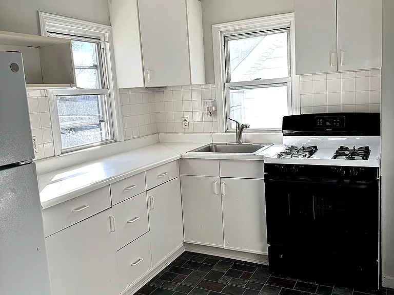 37 Essex Ave #2 — Photo 6