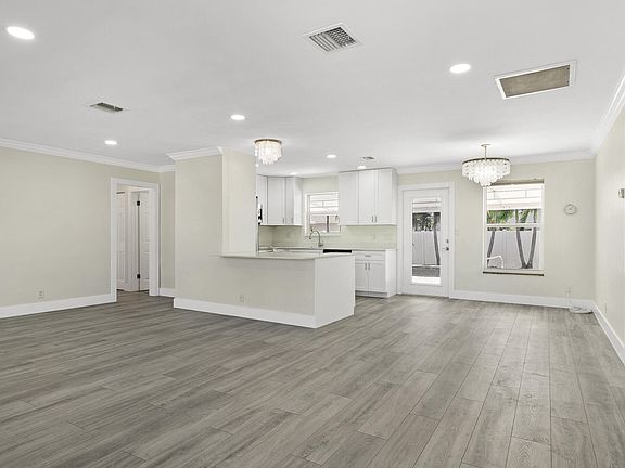 3rd image of 912 SE 8th Court