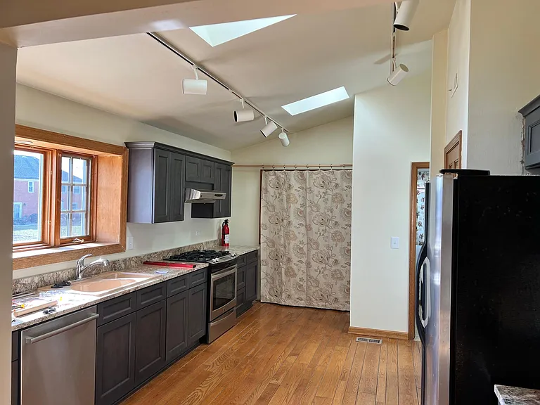1858 Princeton Cir — Photo 9