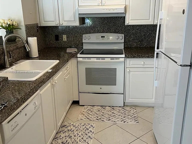 19901 E Country Club Dr #2207 — Photo 10