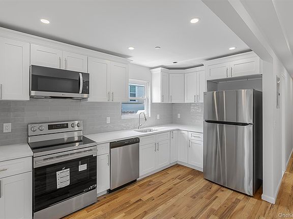 3rd image of 3439 Grace Avenue
