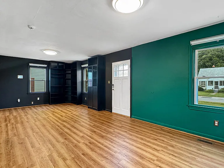 607 Lee St — Photo 4