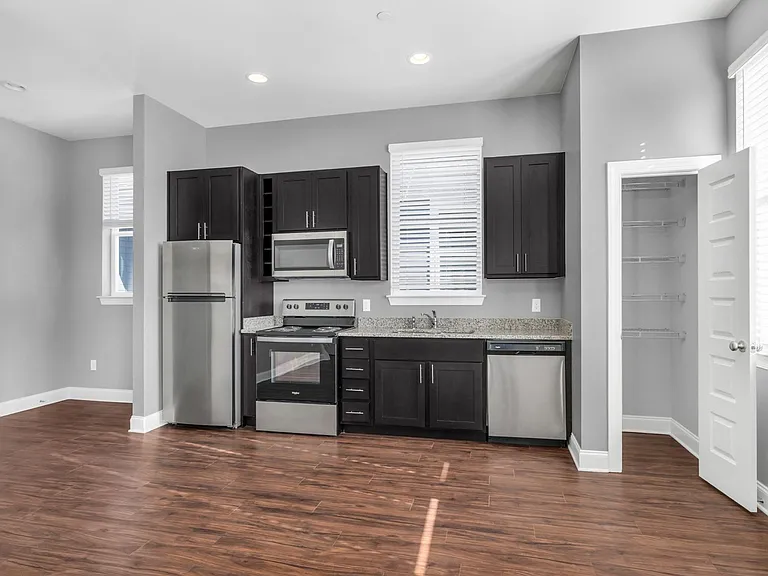 2105 Bailey Ave — Photo 17