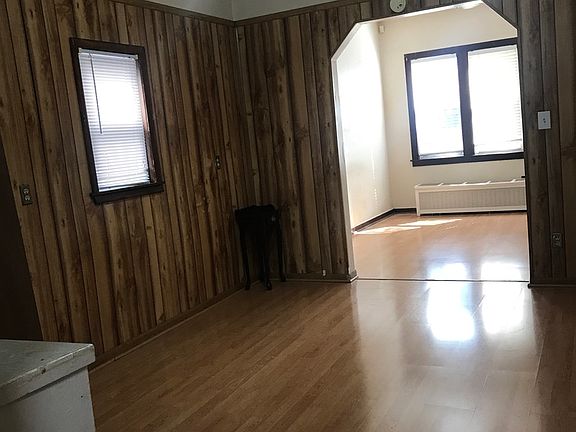 4th image of 2140 N Claremont Ave