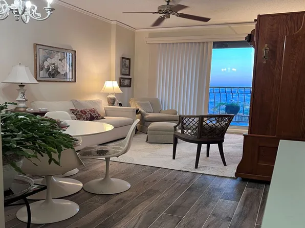 1 Towers Park Ln #1604, San Antonio, TX 78209