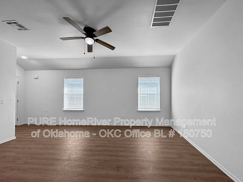 3 bed, 2.0 bath, 1216 sqft, $1,445 — Photo 2
