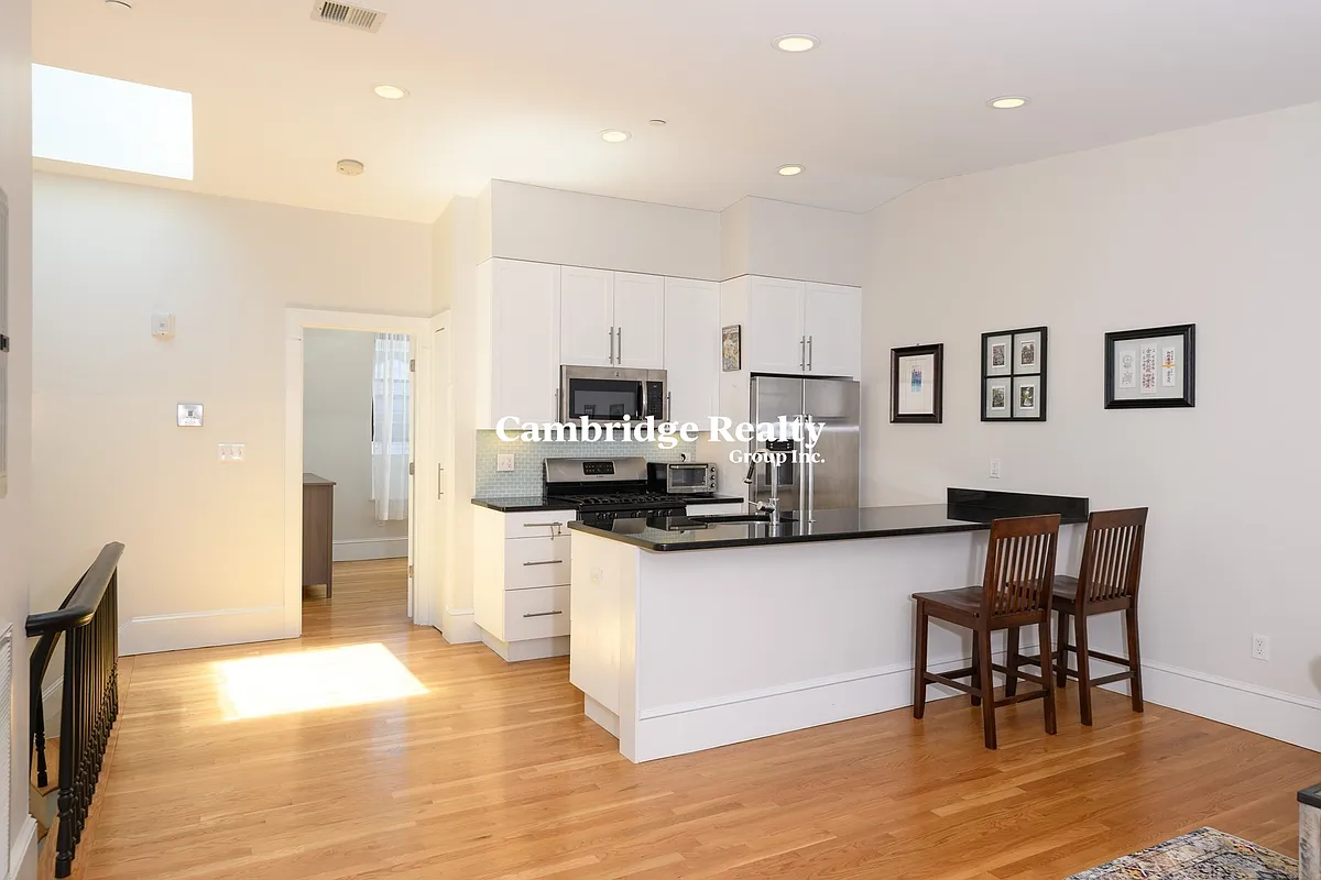 Building Photo - 87 3rd St #1T