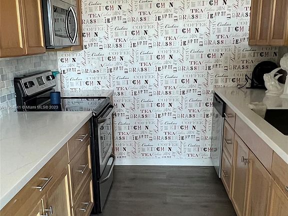 5th image of 17890 W Dixie Hwy APT 601