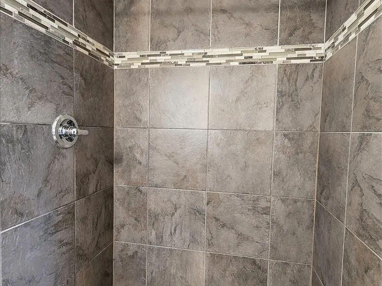 1433 E Windsor Ave — Photo 13