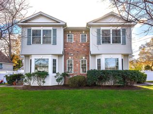24 Pequot Ave #B, Port Washington, NY 11050