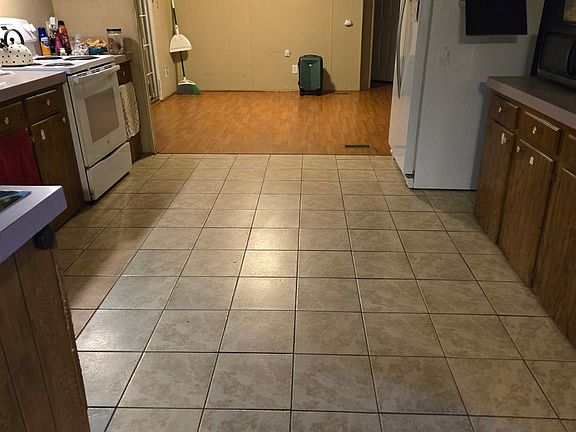 3rd image of 372 Forest Hollow Dr