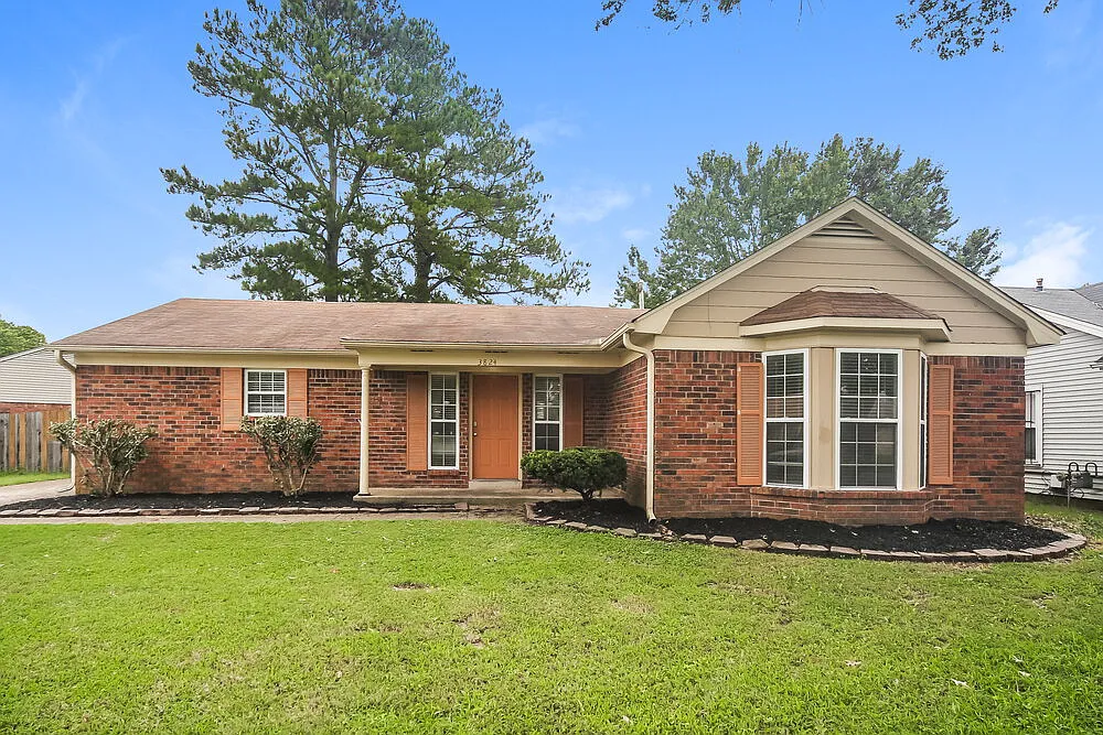 3 bed, 2.0 bath, 1462 sqft, $1,635 — Photo 1