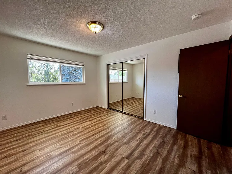 3910 Meadow Ln — Photo 11
