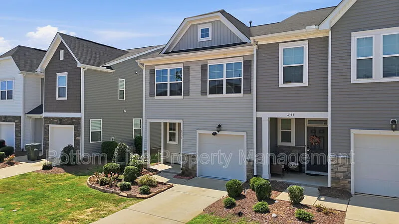 3 bed, 2.5 bath, 1754 sqft, $2,045 — Photo 2