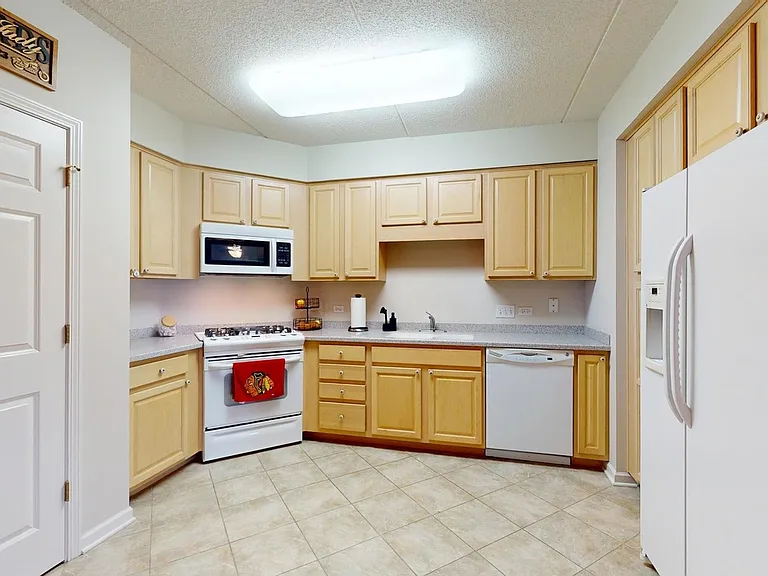 701 W Rand Rd #227 — Photo 3