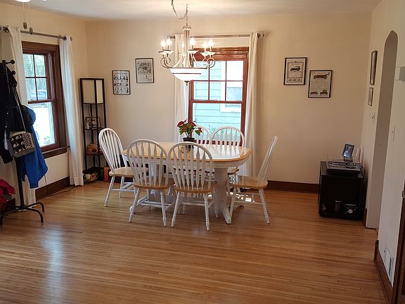 5th image of 802 Division St