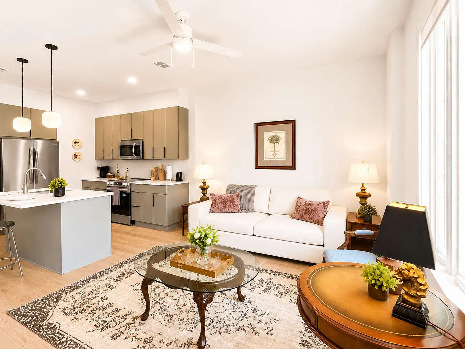 1 bed, 1.0 bath, 645 sqft, $2,160 — Photo 3