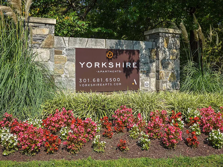 Yorkshire Apartments — Photo 22