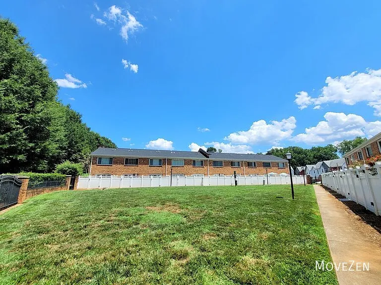 1336 Green Oaks Ln #E — Photo 17