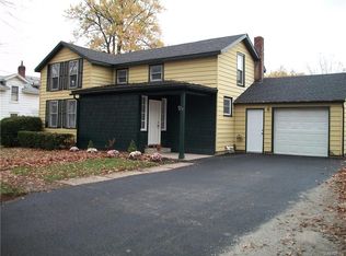 13 Maple Ave, Middleport, NY 14105
