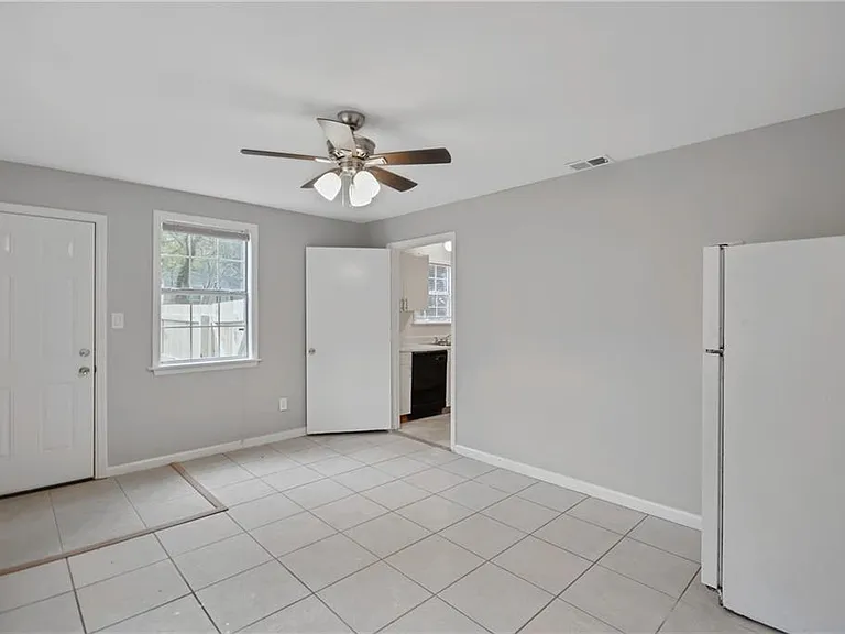 1877 Sumter St NW — Photo 12
