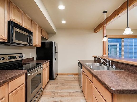 3rd image of 840 Avenue F