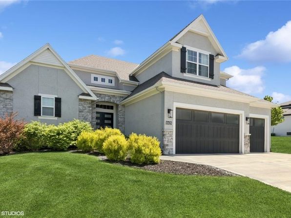 10429 W 170th Pl, Overland Park, KS 66221