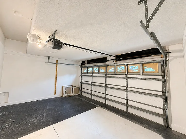 1636 Thoroughbred Dr — Photo 23