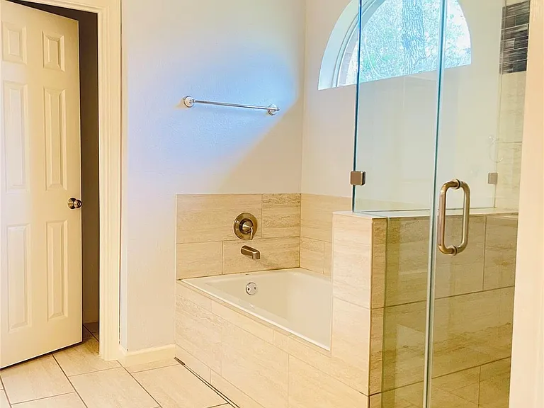 20910 Medallion Pointe Dr — Photo 12