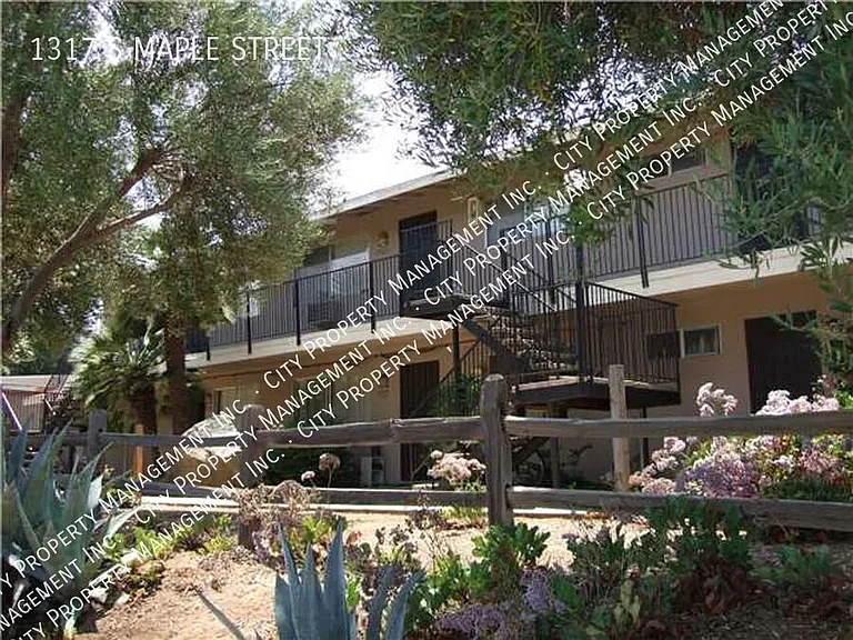1317 S Maple St — Photo 13