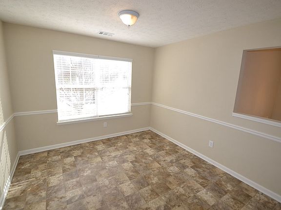 4th image of 455 Aristocrat Dr